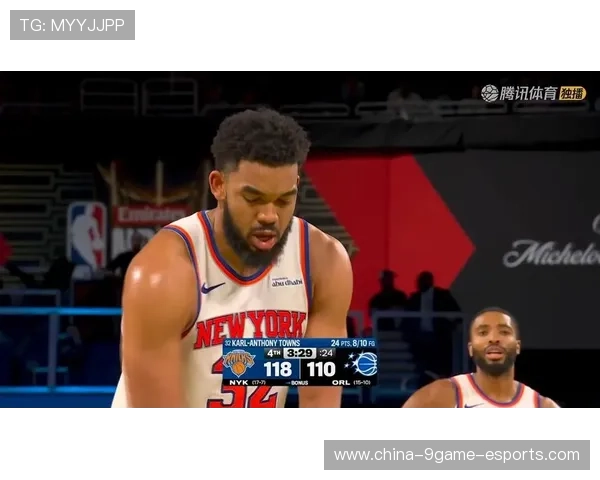 唐斯从低位强吃打成2+1，全场沸腾